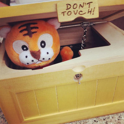 Boîte Inutile Tigre en Bois
